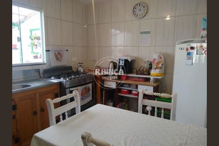 3_photo/94dcfcab99.e4f3ef45a7b35f47-ATLAS-8f41af27-f203-42e6-8285-47b3d1c28520.jpg de casa à venda com 3 quartos, 202m² em Capão Raso, Curitiba