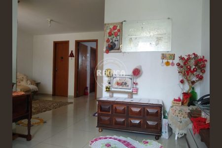 3_photo/94dcfcab99.e4f3ef45a7b35f47-ATLAS-9aa72b2a-400d-4825-abce-b3310750eeb5.jpg de casa à venda com 3 quartos, 202m² em Capão Raso, Curitiba