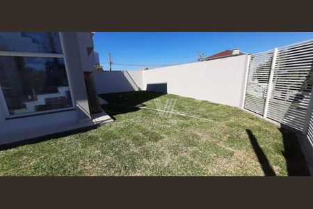 4_photo/94dcfcac1f.9f389e5fbe0155e0-ATLAS-22784cef-ad31-4696-93f3-7258ee0ab033.jpg de casa à venda com 3 quartos, 138m² em Capão Raso, Curitiba