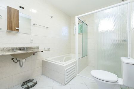 15_photo/94dcfcad3b.b60f5a7682bed42c-ATLAS-1ab9da6d-e86e-4b45-af20-4c50e914aeb8.jpg de casa à venda com 4 quartos, 165m² em Capão Raso, Curitiba