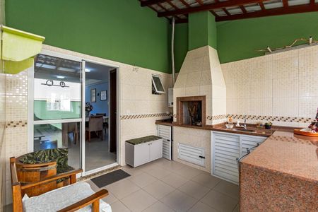 17_photo/94dcfcad3b.b60f5a7682bed42c-ATLAS-b5d50e9a-dd99-418c-9e35-619b220b666b.jpg de casa à venda com 4 quartos, 165m² em Capão Raso, Curitiba