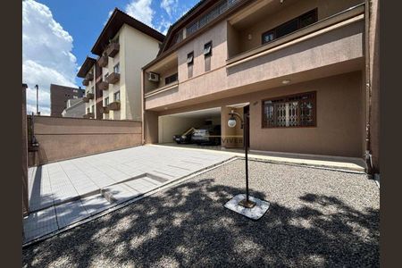 2_photo/94dcfcad9b.5643fbd61cecba51-ATLAS-4d84ea09-732c-4809-93d0-aee11e07dea9.jpg de casa à venda com 5 quartos, 400m² em Capão Raso, Curitiba