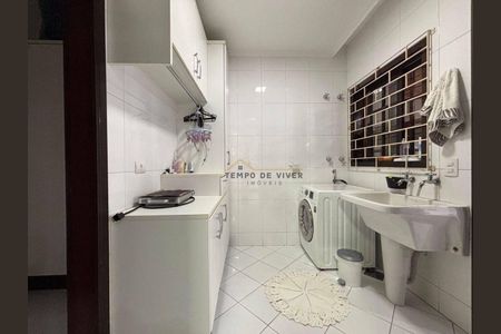 11_photo/94dcfcad9b.5643fbd61cecba51-ATLAS-ab1fbbfa-cd45-47d3-8dde-9225727fe894.jpg de casa à venda com 5 quartos, 400m² em Capão Raso, Curitiba