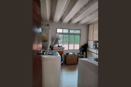 3_photo/94dcfcae0d.a15f321e408d66f6-ATLAS-d3d67d7f-edc5-4b2a-ad88-63e0d5d0a23d.jpg de casa à venda com 4 quartos, 285m² em Capão Raso, Curitiba