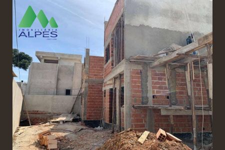 7_photo/94dcfcae63.2e897d4535773355-ATLAS-6a60326a-e4bb-4a53-8082-deac3e35e055.jpg de casa à venda com 3 quartos, 117m² em Capão Raso, Curitiba