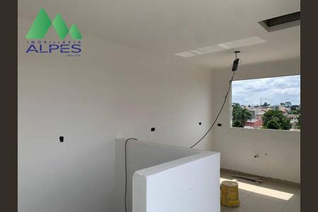 20_photo/94dcfcae63.c3b9fb60c1df5c5a-ATLAS-99880d4a-941d-4e65-9a59-d7a65a90ccf5.jpg de casa à venda com 3 quartos, 117m² em Capão Raso, Curitiba