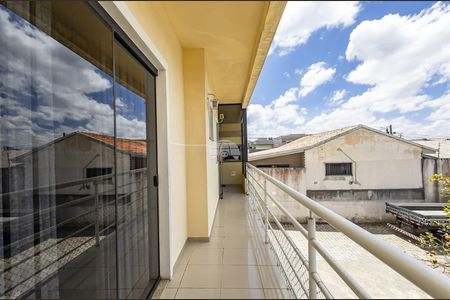 6_photo/94dcfcafb3.4e1a6e6486a440d9-ATLAS-e83be7e1-879b-4e10-9278-f84df441a72c.jpg de casa à venda com 4 quartos, 370m² em Capão Raso, Curitiba