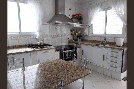 5_photo/94dcfcb207.337a62efc34ee23c-ATLAS-48b9c008-d41b-4e7a-876d-dad1a3a74893.jpg de casa à venda com 4 quartos, 284m² em Capão Raso, Curitiba