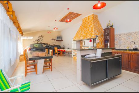 9_photo/94dcfcb2ef.2f15d505e37c7ac5-ATLAS-5c41d405-e663-4186-9131-8574bfe6e668.jpg de casa à venda com 4 quartos, 271m² em Capão Raso, Curitiba