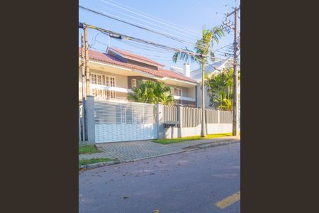 5_photo/94dcfcb2ef.2f15d505e37c7ac5-ATLAS-9a383f15-0ffb-4f8d-b870-99fe8675c590.jpg de casa à venda com 4 quartos, 271m² em Capão Raso, Curitiba