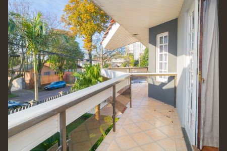 7_photo/94dcfcb2ef.2f15d505e37c7ac5-ATLAS-c3feee6b-f398-4b30-839e-1504c5d7ce6b.jpg de casa à venda com 4 quartos, 271m² em Capão Raso, Curitiba