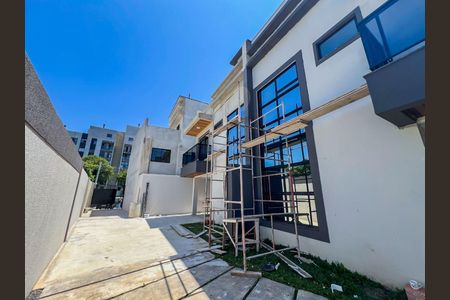 2_photo/94dcfcb2f5.eb4747a7722cd593-ATLAS-aaa7b85c-c898-4ebd-9e7f-769346f3d6a5.jpg de casa à venda com 3 quartos, 140m² em Capão Raso, Curitiba