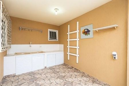 4_photo/94dcfcb35d.5a85c5bdfef41cf9-ATLAS-06aa7f81-e3e7-4a5d-9c1d-f206443eb790.jpg de casa à venda com 3 quartos, 240m² em Capão Raso, Curitiba