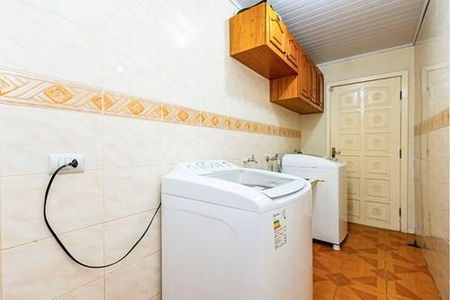 7_photo/94dcfcb35d.5a85c5bdfef41cf9-ATLAS-0e17330e-0562-4c3b-b44c-4b278b7df13c.jpg de casa à venda com 3 quartos, 240m² em Capão Raso, Curitiba