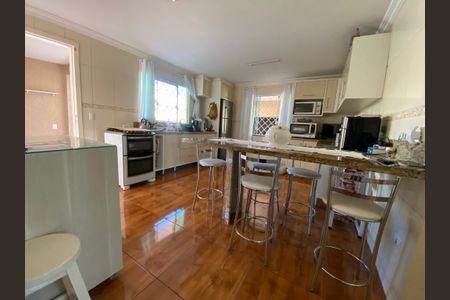 9_photo/94dcfcb35d.5a85c5bdfef41cf9-ATLAS-7bd74c10-61f2-4a62-b5bf-626b32462e6b.jpg de casa à venda com 3 quartos, 290m² em Capão Raso, Curitiba