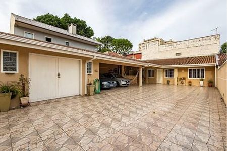 6_photo/94dcfcb35d.5a85c5bdfef41cf9-ATLAS-a4982a31-364f-43d9-b00e-1399645b2f03.jpg de casa à venda com 3 quartos, 240m² em Capão Raso, Curitiba