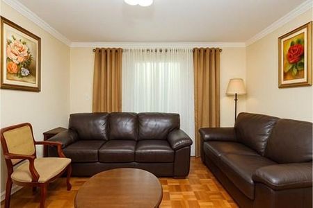 32_photo/94dcfcb35d.5a85c5bdfef41cf9-ATLAS-bfc8807f-1b42-4470-9db1-1c388e9a20e0.jpg de casa à venda com 3 quartos, 240m² em Capão Raso, Curitiba