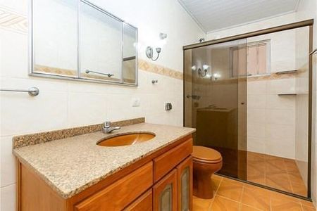 38_photo/94dcfcb35d.5a85c5bdfef41cf9-ATLAS-d0e84a48-a585-464c-82ce-f1eef182a29f.jpg de casa à venda com 3 quartos, 240m² em Capão Raso, Curitiba