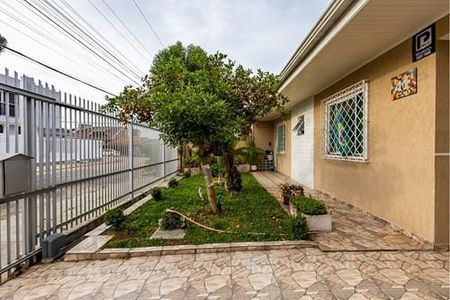 3_photo/94dcfcb35d.5a85c5bdfef41cf9-ATLAS-db5af097-2791-42b8-ba9a-e98e1e335c35.jpg de casa à venda com 3 quartos, 240m² em Capão Raso, Curitiba