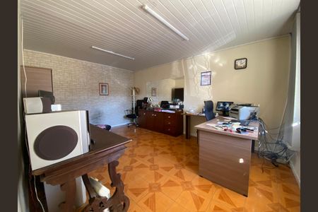 5_photo/94dcfcb35d.5a85c5bdfef41cf9-ATLAS-ee1f539a-e753-41e1-bded-3827c00bba23.jpg de casa à venda com 3 quartos, 290m² em Capão Raso, Curitiba