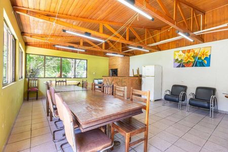 7_photo/94dcfcb3bb.fbcd7a2e7ac63d93-ATLAS-4a8a2ac4-c84c-4d7a-a135-9c777bc79419.jpg de casa à venda com 3 quartos, 200m² em Capão Raso, Curitiba