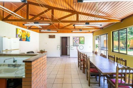 11_photo/94dcfcb3bb.fbcd7a2e7ac63d93-ATLAS-6a340445-06fc-4b51-b3a9-ea5bcd61c7eb.jpg de casa à venda com 3 quartos, 200m² em Capão Raso, Curitiba