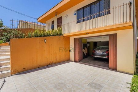 8_photo/94dcfcb3bb.fbcd7a2e7ac63d93-ATLAS-cadd3e67-f3b5-41c3-ae5a-2ff4073fefd4.jpg de casa à venda com 3 quartos, 200m² em Capão Raso, Curitiba