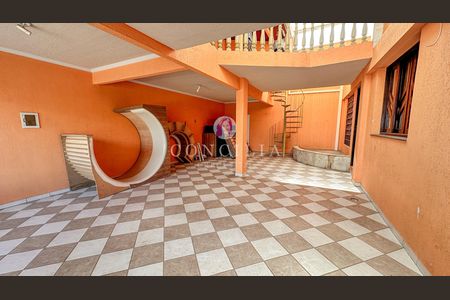 7_photo/94dcfcb48b.b028408754d3f5d1-ATLAS-811a723e-1dab-45a2-9d01-02c764316892.jpg de casa à venda com 3 quartos, 270m² em Capão Raso, Curitiba