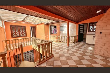 9_photo/94dcfcb48b.b028408754d3f5d1-ATLAS-8f22ca51-6db9-4675-8b39-dbd6fe809c75.jpg de casa à venda com 3 quartos, 270m² em Capão Raso, Curitiba