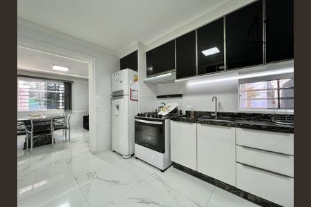 3_photo/94dcfcb4ab.2f15d505e37c7ac5-ATLAS-9f52dac4-8dac-46a0-9848-4fa77bd07f2a.jpg de casa à venda com 4 quartos, 150m² em Capão Raso, Curitiba