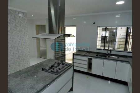 12_photo/94dcfcb4af.be31b5bde481aac2-ATLAS-b0c870ca-b79d-409a-a957-cf1305e6fa97.jpg de casa à venda com 5 quartos, 430m² em Capão Raso, Curitiba