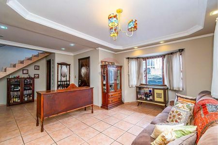 5_photo/94dcfcb73f.d9142c0c1a956d72-ATLAS-ecb9e660-4dff-41ac-a5ed-0fc206569a4a.jpg de casa à venda com 3 quartos, 195m² em Capão Raso, Curitiba