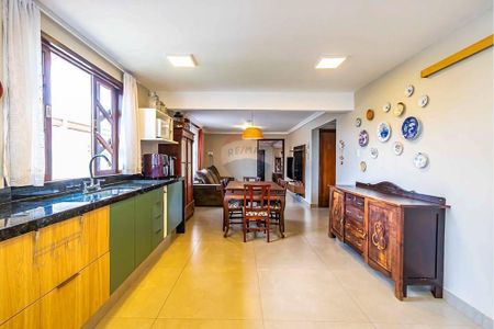 16_photo/94dcfcb73f.d9142c0c1a956d72-ATLAS-fb9f0806-8bf0-4dcf-a286-89e5b400dc19.jpg de casa à venda com 3 quartos, 195m² em Capão Raso, Curitiba