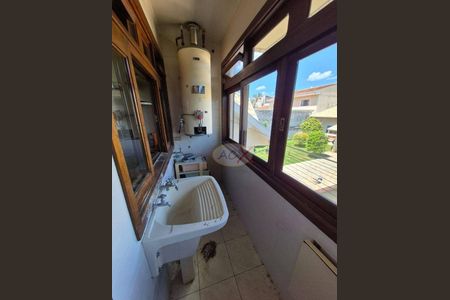 8_photo/94dcfcb7fb.6e795dfd64e180cd-ATLAS-a3fac7d4-7da2-491e-9a9c-156f5a6e7ee0.jpg de casa à venda com 3 quartos, 350m² em Capão Raso, Curitiba