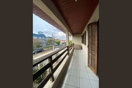 36_photo/94dcfcb893.c735d14336f4737f-ATLAS-cd06617f-97d0-4e41-b2fb-51433629a970.jpg de casa à venda com 3 quartos, m² em Capão Raso, Curitiba