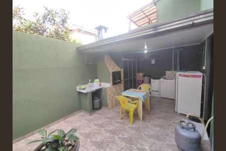 9_photo/94dcfcbe2b.cfb266d03f506f09-ATLAS-7af52f92-0375-45e7-a6be-3fc331406e82.jpg de casa à venda com 3 quartos, 84m² em Pinheirinho, Curitiba