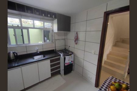 7_photo/94dcfcbe2b.cfb266d03f506f09-ATLAS-fb800ec1-a647-454f-96f1-7c57dd7fd03d.jpg de casa à venda com 3 quartos, 84m² em Pinheirinho, Curitiba