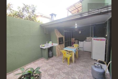 6_photo/94dcfcbe2b.d86e6c139ac20e6c-ATLAS-0456b8ee-bff0-4c47-90bc-adcd8f002e77.jpg de casa à venda com 3 quartos, 84m² em Pinheirinho, Curitiba