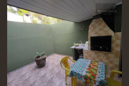 12_photo/94dcfcbe2b.d86e6c139ac20e6c-ATLAS-bad2ea74-c2ef-4c96-bf03-705518643ac5.jpg de casa à venda com 3 quartos, 84m² em Pinheirinho, Curitiba