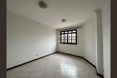 4_photo/94dcfcbe45.96d2d0fbc1a62f57-ATLAS-1caf2e8b-9a21-4454-bc4b-03cd6ddf498f.jpg de casa à venda com 3 quartos, 155m² em Capão Raso, Curitiba