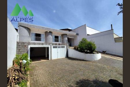 8_photo/94dcfcbeab.4e221277b30b404d-ATLAS-742a228b-8853-49e0-98b8-d70013b361eb.jpg de casa à venda com 5 quartos, 300m² em Capão Raso, Curitiba