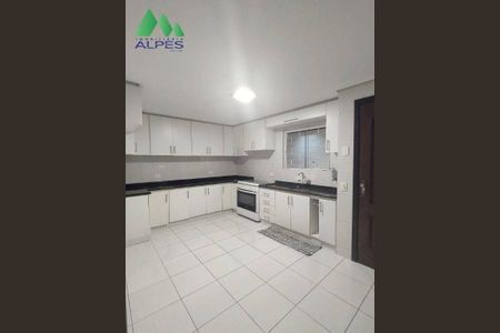 4_photo/94dcfcbeab.4e221277b30b404d-ATLAS-96ac17b9-d557-4873-b2e3-52dfc410c3b3.jpg de casa à venda com 5 quartos, 300m² em Capão Raso, Curitiba