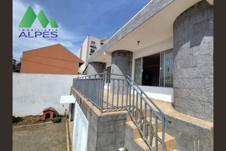 2_photo/94dcfcbeab.4e221277b30b404d-ATLAS-b514221a-3e60-42cf-9b45-74e15fdac9dc.jpg de casa à venda com 5 quartos, 300m² em Capão Raso, Curitiba