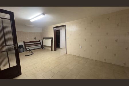 34_photo/94dcfcbebb.201e42ffab0c16fd-ATLAS-563d6a3a-b921-498d-9859-234821e5f76b.jpg de casa à venda com 6 quartos, 254m² em Capão Raso, Curitiba