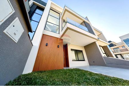 2_photo/94dcfcbfc5.b666900d81951c4e-ATLAS-6003b7a8-c001-4818-ae7a-b98e4ea9b2d3.jpg de apartamento à venda com 3 quartos, 170m² em Pinheirinho, Curitiba