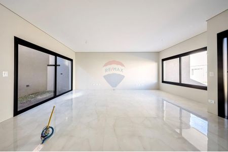 11_photo/94dcfcbfc5.b666900d81951c4e-ATLAS-db00d7a1-f27b-4697-ab32-de61e1bb576a.jpg de apartamento à venda com 3 quartos, 170m² em Pinheirinho, Curitiba