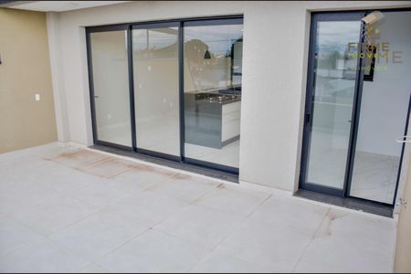 5_photo/94dcfcbfc5.ba0109754bec6c7f-ATLAS-81d86f4c-da0e-41ad-9971-e3df424d5ccf.jpg de casa à venda com 4 quartos, 217m² em Pinheirinho, Curitiba