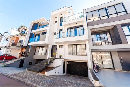 7_photo/94dcfcbfc5.f0ecc906b832f777-ATLAS-312844ab-4cd2-4859-b8de-eae57cac2c51.jpg de casa à venda com 2 quartos, 214m² em Pinheirinho, Curitiba