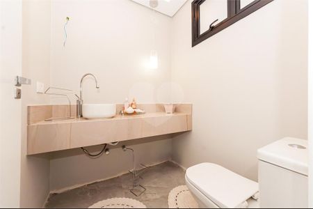 11_photo/94dcfcbfc5.f0ecc906b832f777-ATLAS-66013da5-9ac1-4a2b-902e-70eea7f4a215.jpg de casa à venda com 2 quartos, 214m² em Pinheirinho, Curitiba