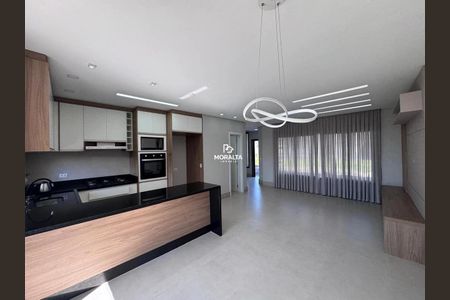 3_photo/94dcfcbfe9.56b4a938f0860212-ATLAS-48c8cf51-8ebc-49c7-bf5a-deca588cede5.jpg de casa à venda com 3 quartos, 170m² em Pinheirinho, Curitiba